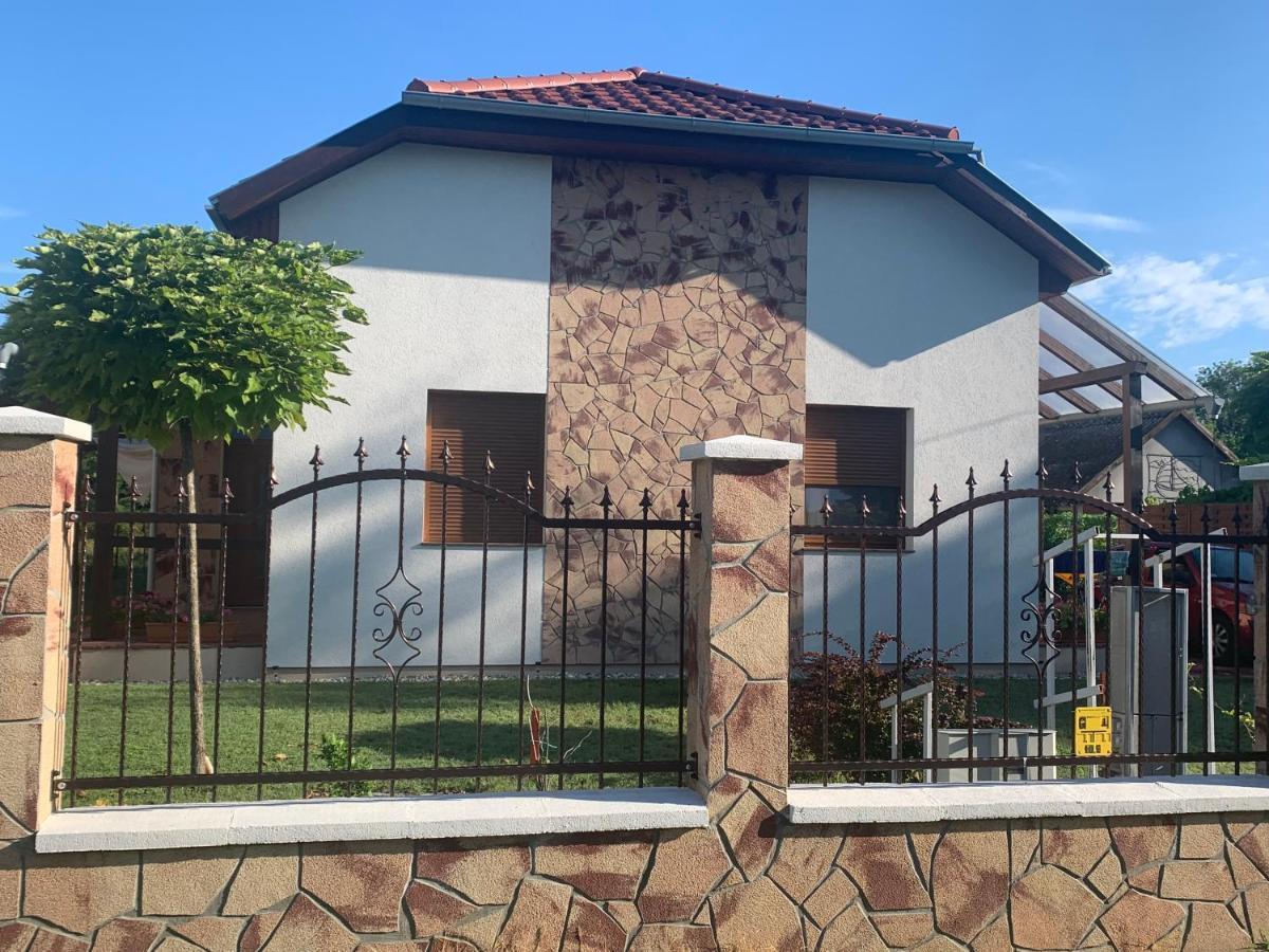 Laszlo Nyaralohaz Balatonfenyves Exterior foto