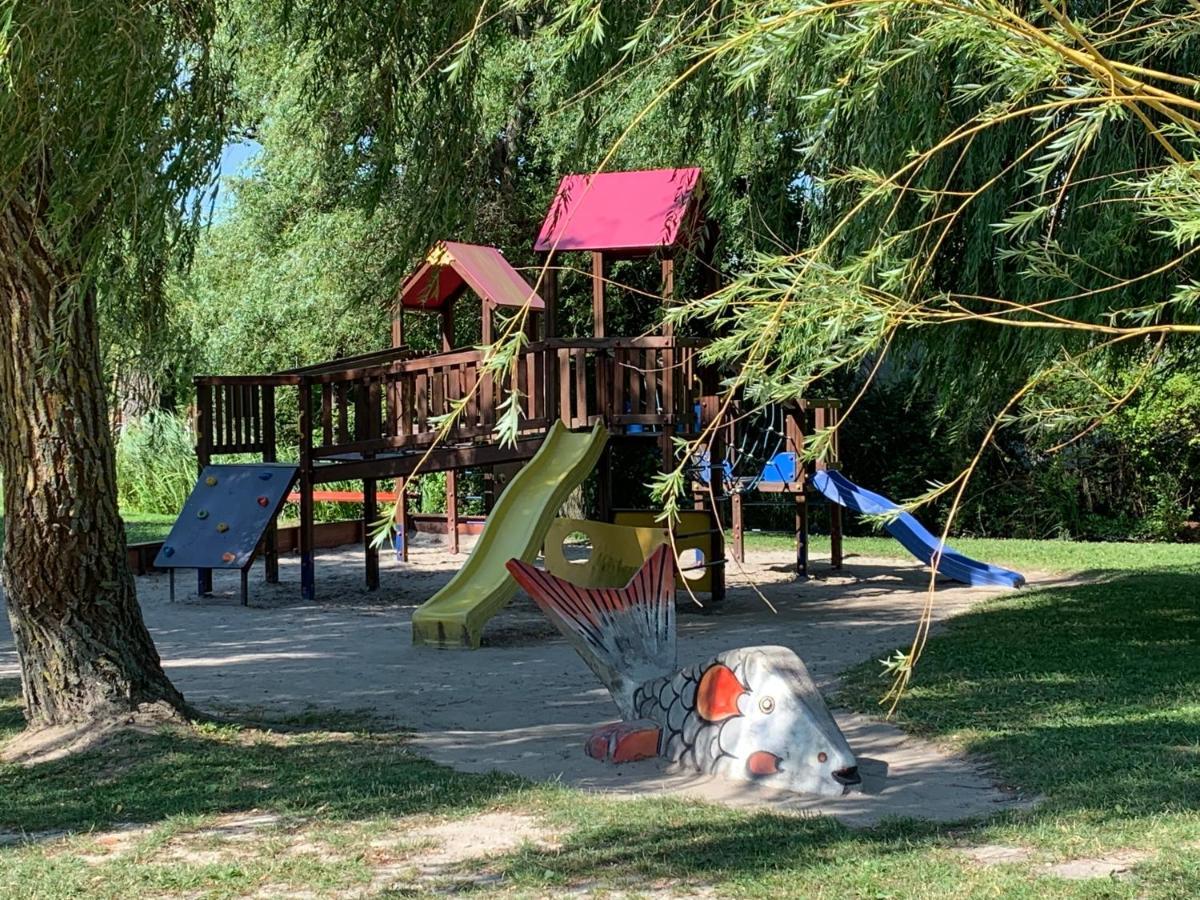 Laszlo Nyaralohaz Balatonfenyves Exterior foto