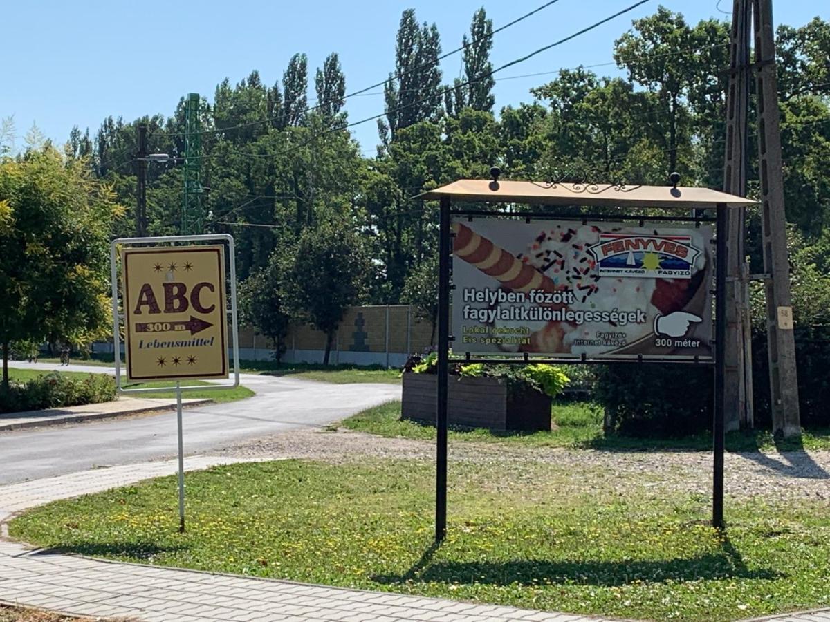 Laszlo Nyaralohaz Balatonfenyves Exterior foto