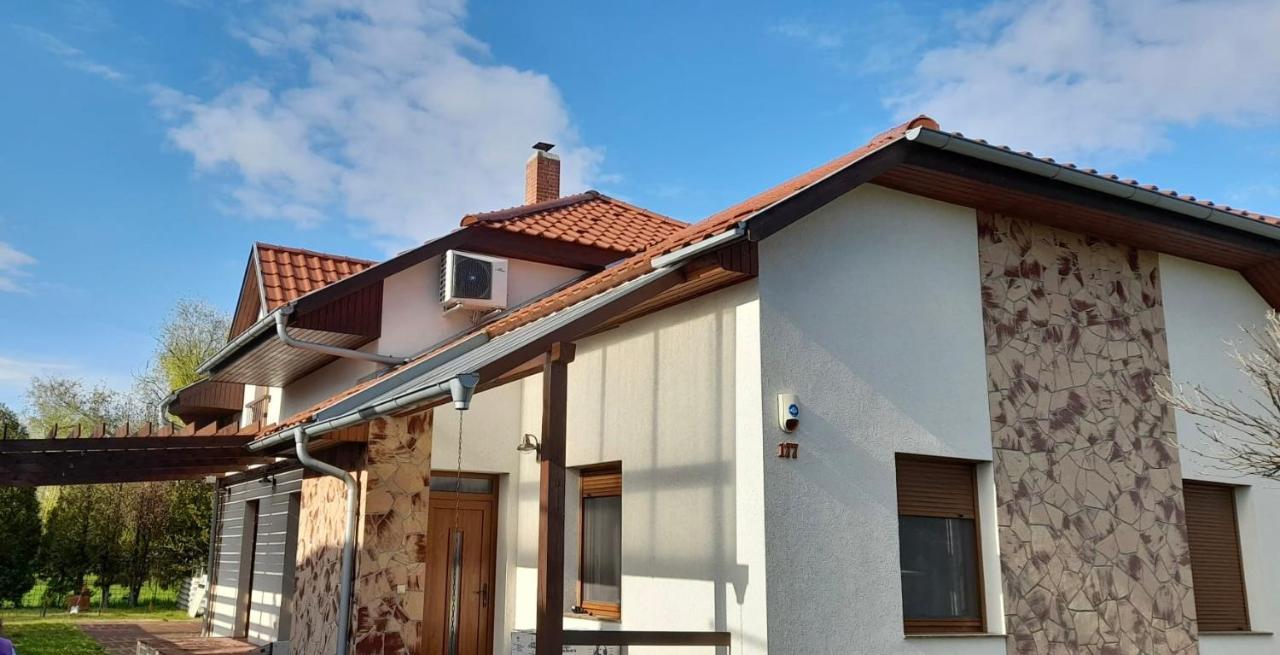 Laszlo Nyaralohaz Balatonfenyves Exterior foto