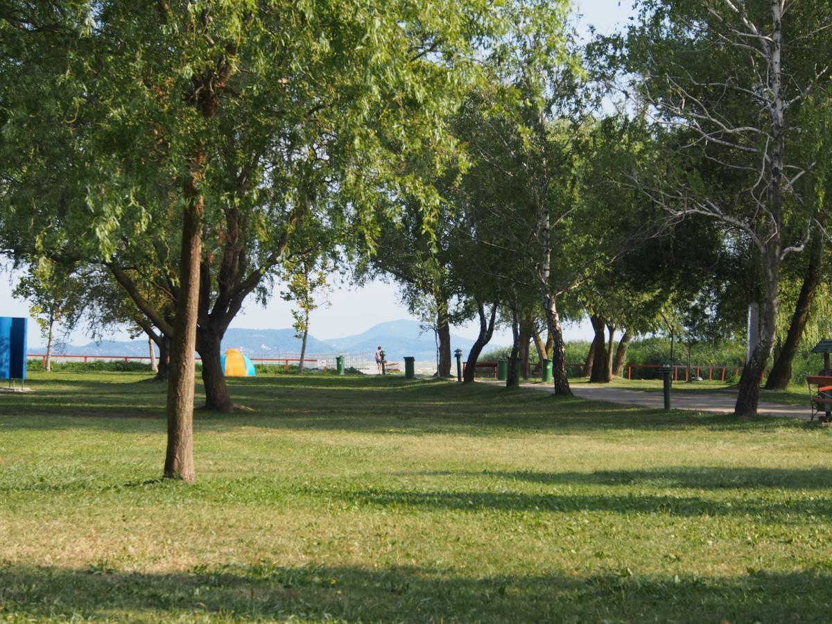 Laszlo Nyaralohaz Balatonfenyves Exterior foto