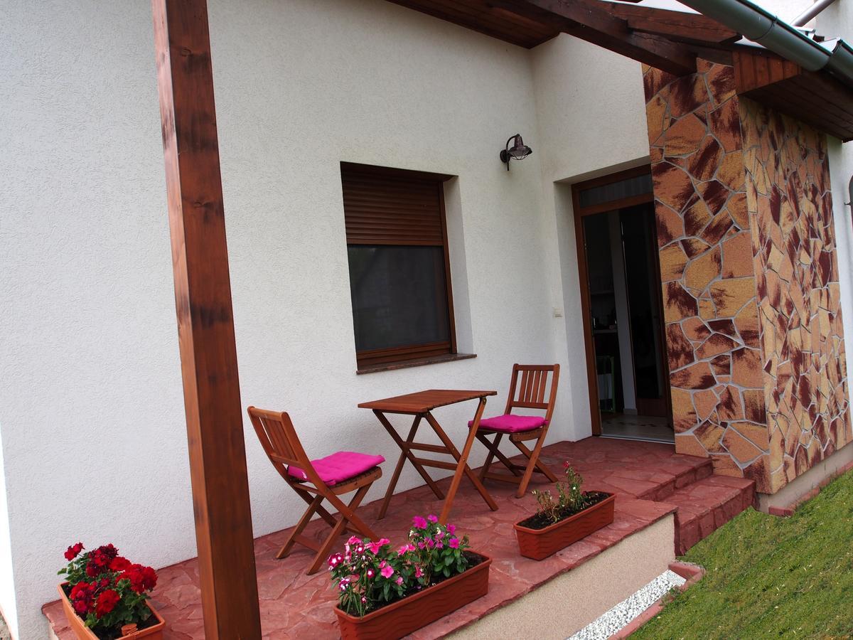 Laszlo Nyaralohaz Balatonfenyves Exterior foto